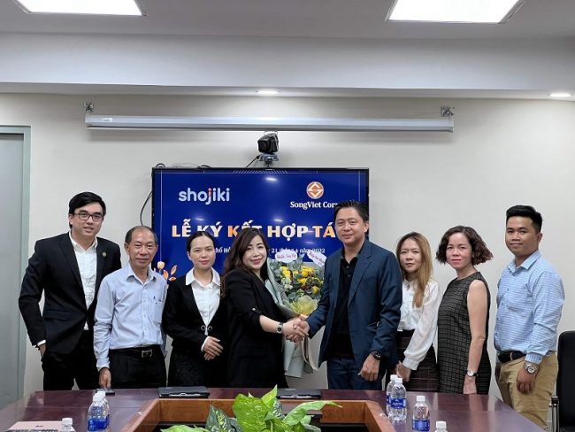 Ký kết với Sóng Việt