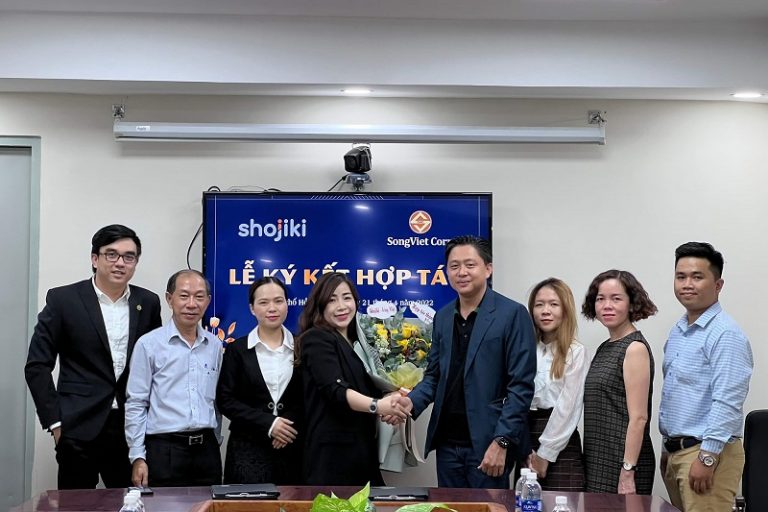 Ký kết với Sóng Việt