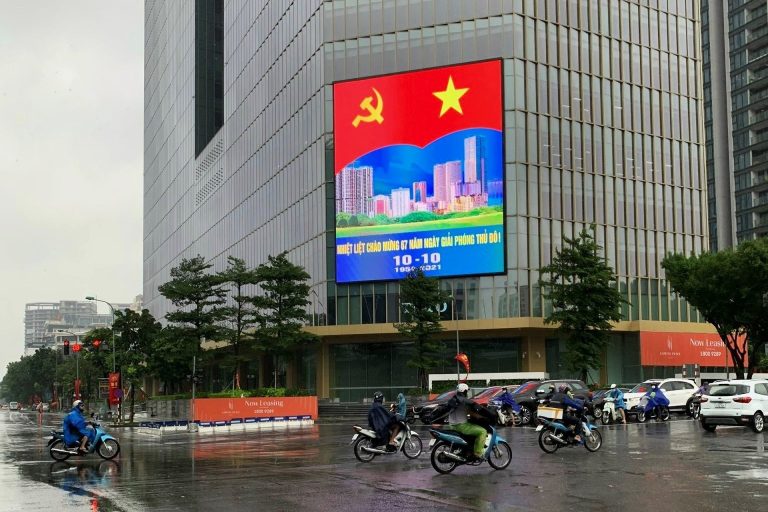 Figure 4 Tổ hợp màn hình LED lên tới 270m2 nên rất ấn tượng với người đi đường.