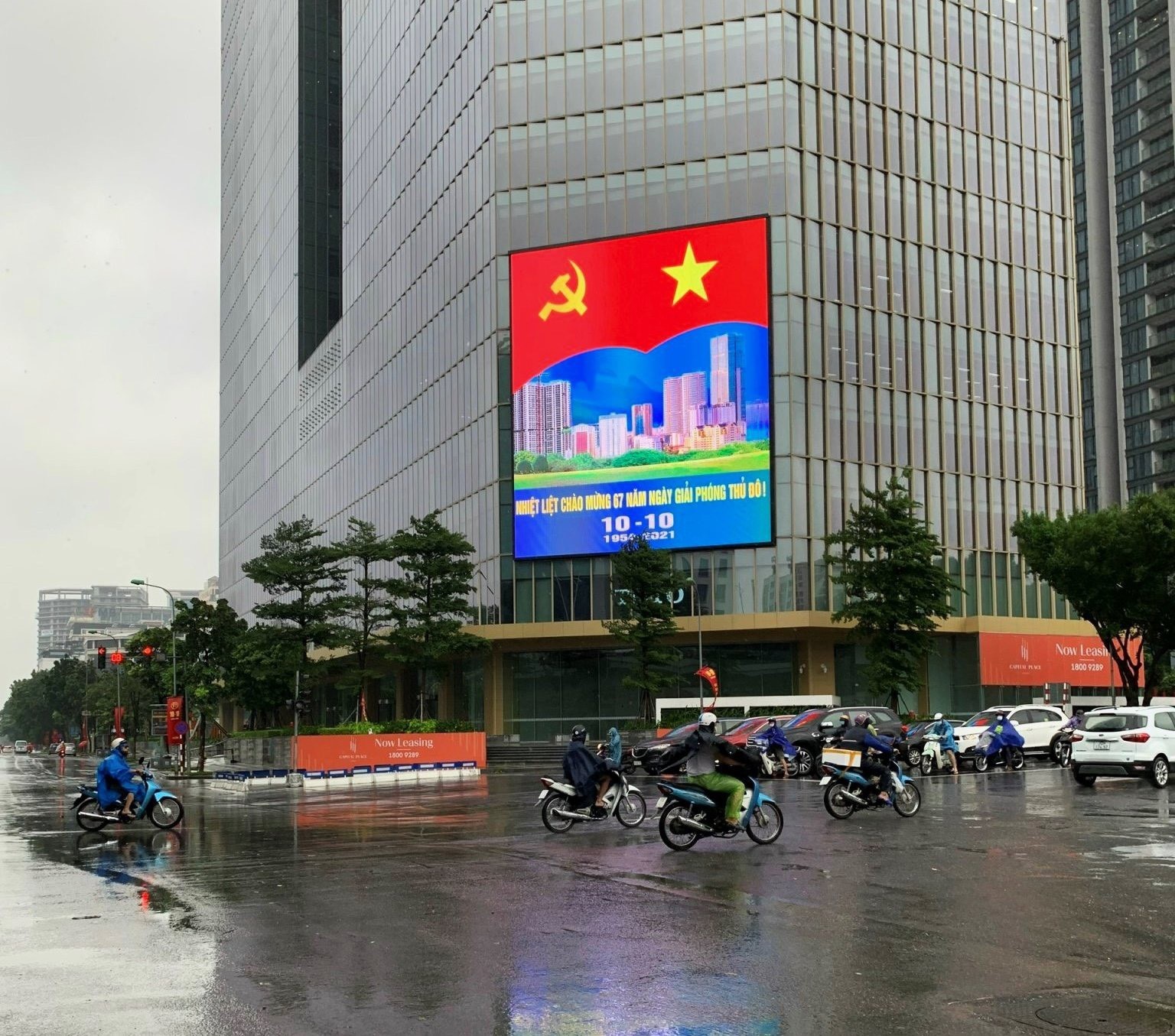 Figure 4 Tổ hợp màn hình LED lên tới 270m2 nên rất ấn tượng với người đi đường.