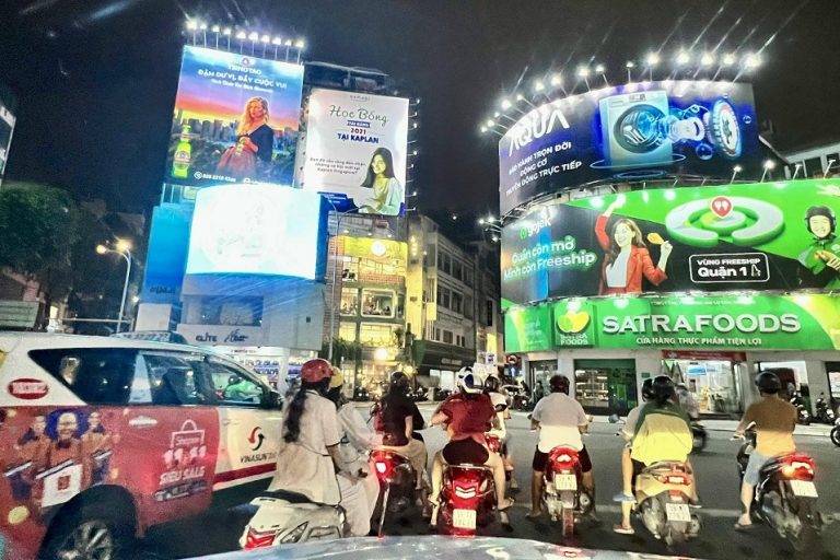 4 CÁCH KIẾM TIỀN TỪ QUẢNG CÁO ĐỐI VỚI CHỦ MẶT BẰNG