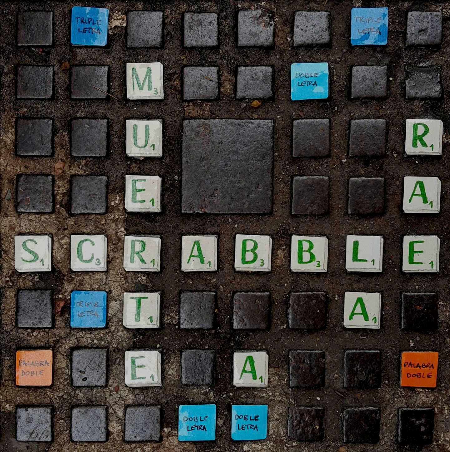 Scrabble biến đường phố thành bàn chơi khổng lồ trong chiến dịch "Street Scrabble"
