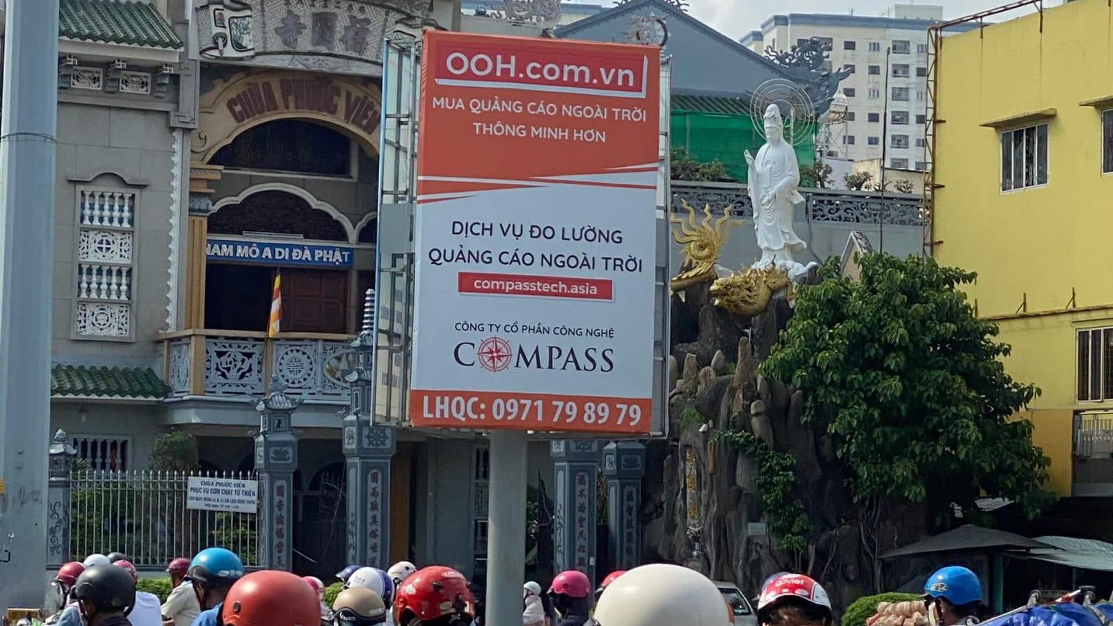Nhiều doanh nghiệp quảng cáo tài trợ cho VAA tại kỳ họp hội nghị khóa IV