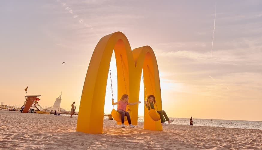 QUẢNG CÁO NGOÀI TRỜI CỦA MCDONALD’S TẶNG BẠN MỘT VÉ ĐI TUỔI THƠ