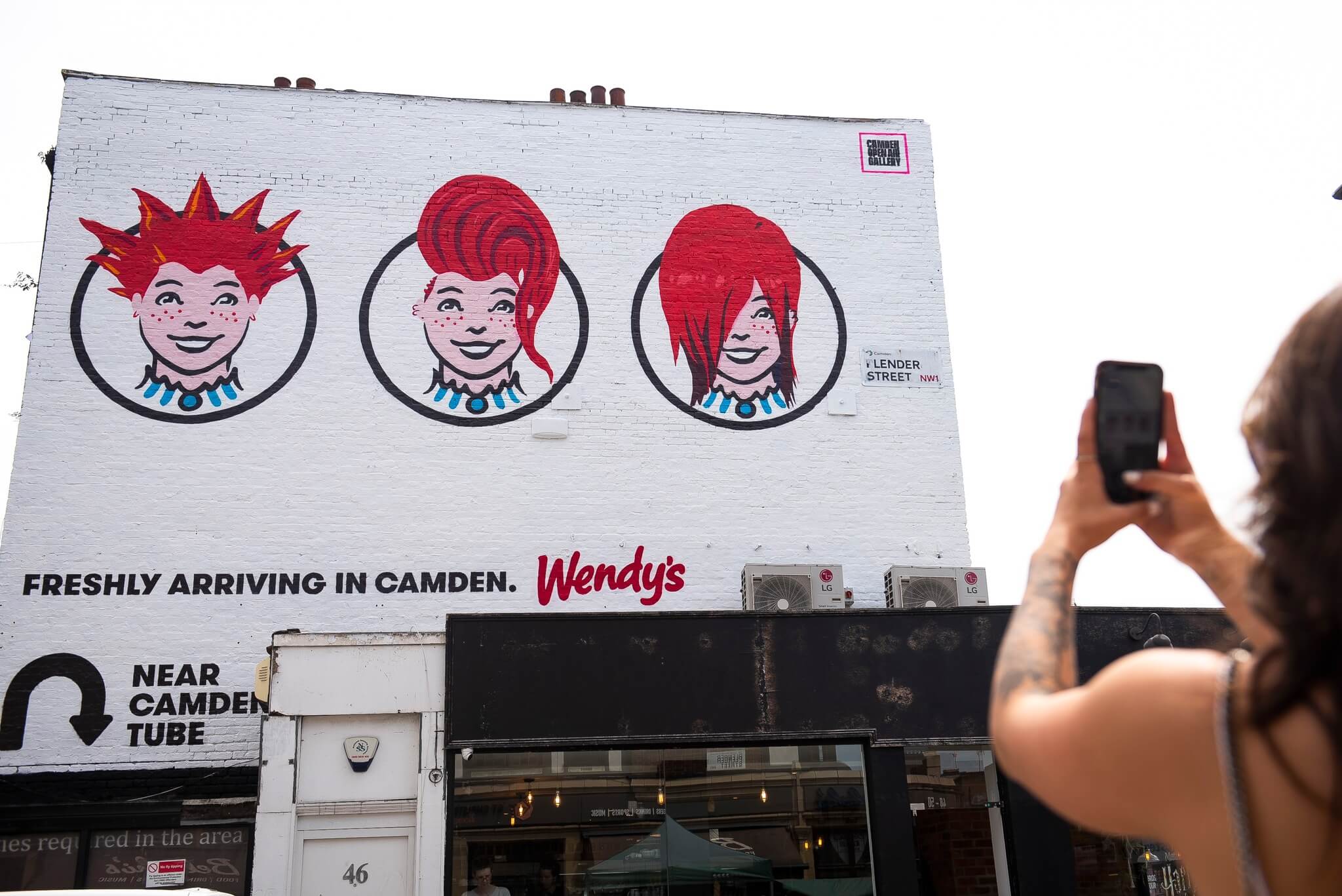 Bức tranh tường OOH “nhập gia tùy tục” theo văn hóa Camden, London