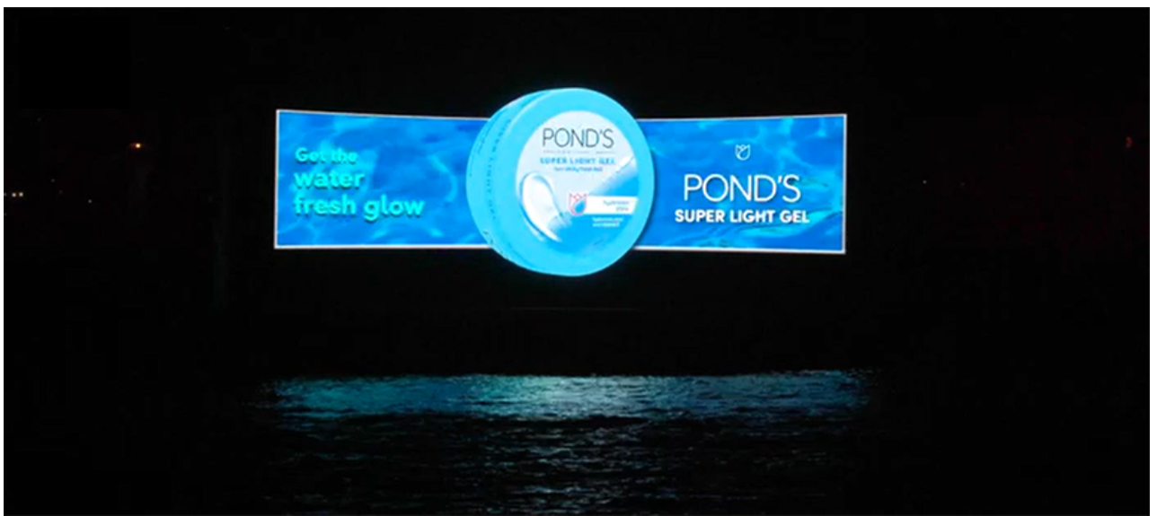 MÀN HÌNH 3D “TẠO SÓNG” KHỔNG LỒ CỦA POND’S